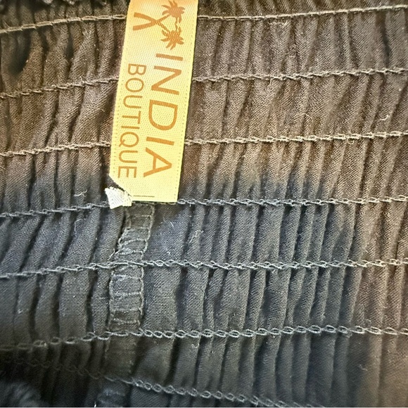 Elegant Black Strapless Dress - Picture 4 of 5